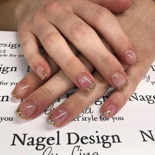 French Nails mit Goldglitter